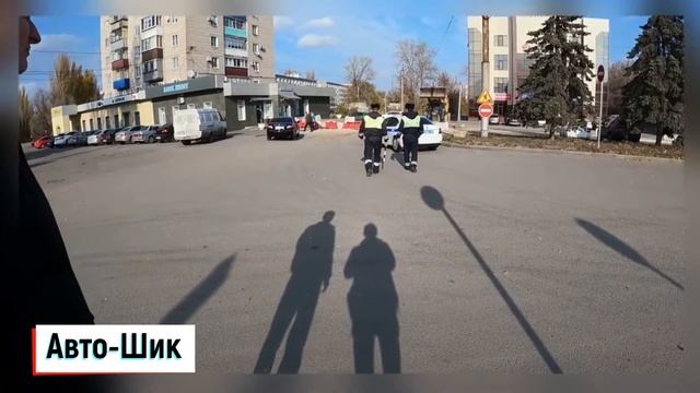 Гаишник в конце даже пожал руку, вот что значит правильный разговор. Не дайте себя обмануть. смотреть онлайн