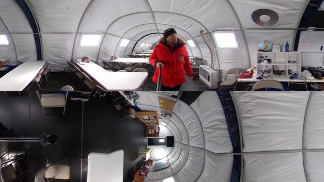 Как ходят в туалет в Антарктиде - экскурсия 360 градусов по антарктическому лагерю смотреть онлайн