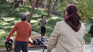 Похлопывания по Телу_ Утренняя Зарядка Китайцев в парке Бэйхай _Цигун