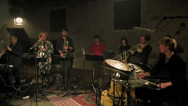 'Bright Eye' - trombone solo with LIUN + The Science Fiction Orchestra смотреть онлайн