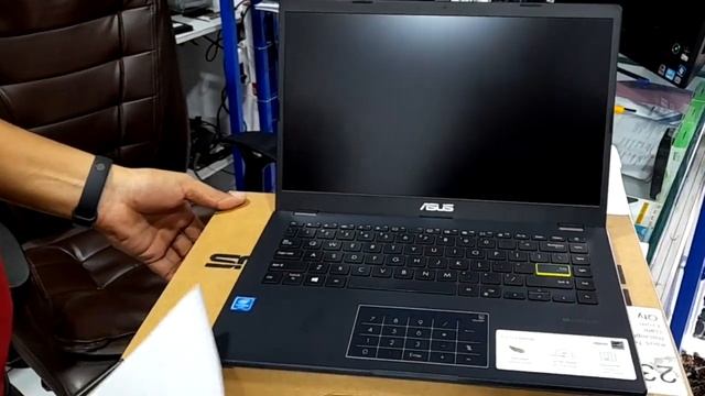 UNBOXING | Asus E410M | 256 SSD | 4GB RAM | WIN10 | ₹ 25000 смотреть онлайн