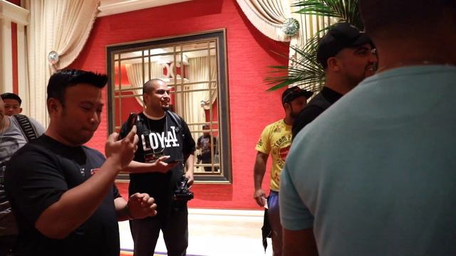 Victor Ortiz fighting Brandon Rios? Swarmed by fans at Wynn смотреть онлайн