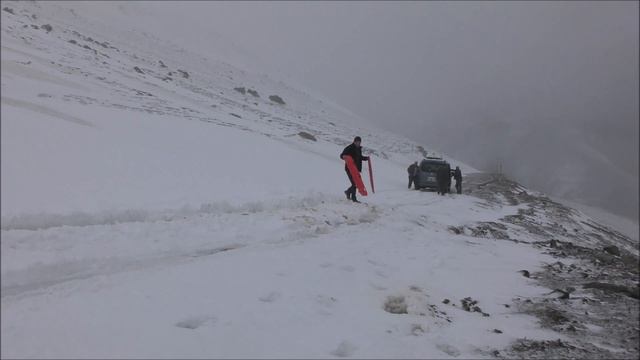 Ice Road. Drive Land Cruiser 100. Scenic Cold Winter Adventure in Mountains. First Explore Georgia смотреть онлайн