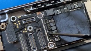 iPhone Не включается после замены дисплея. Прокрученные гильзы. г. Кострома