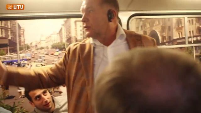Экскурсия команды по Ельцин Центру и общая фото смотреть онлайн