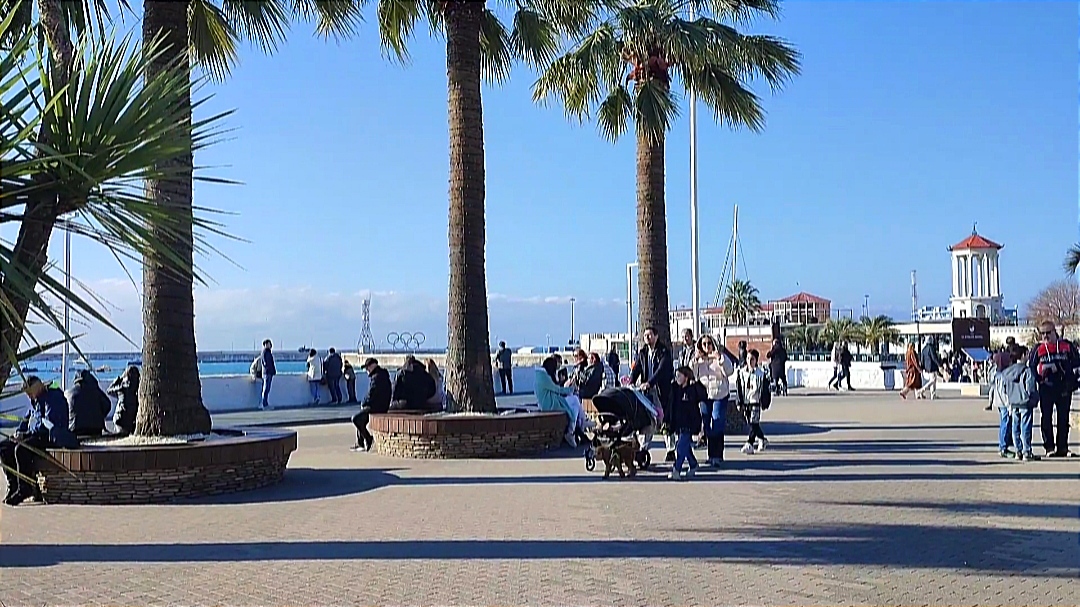 НАБЕРЕЖНАЯ в СОЧИ у Морского вокзала 1 января 2024 смотреть онлайн