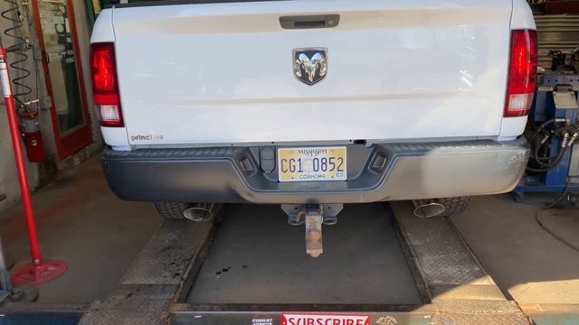 REV OFF! FORD F-150 5.4L TRITON Vs RAM 1500 5.7L HEMI! смотреть онлайн