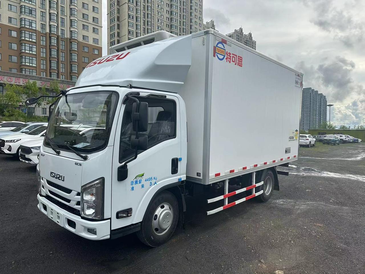 Isuzu Elf, 2023 смотреть онлайн