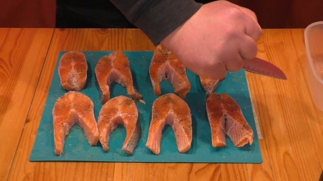 Ночная форелька на углях смотреть онлайн