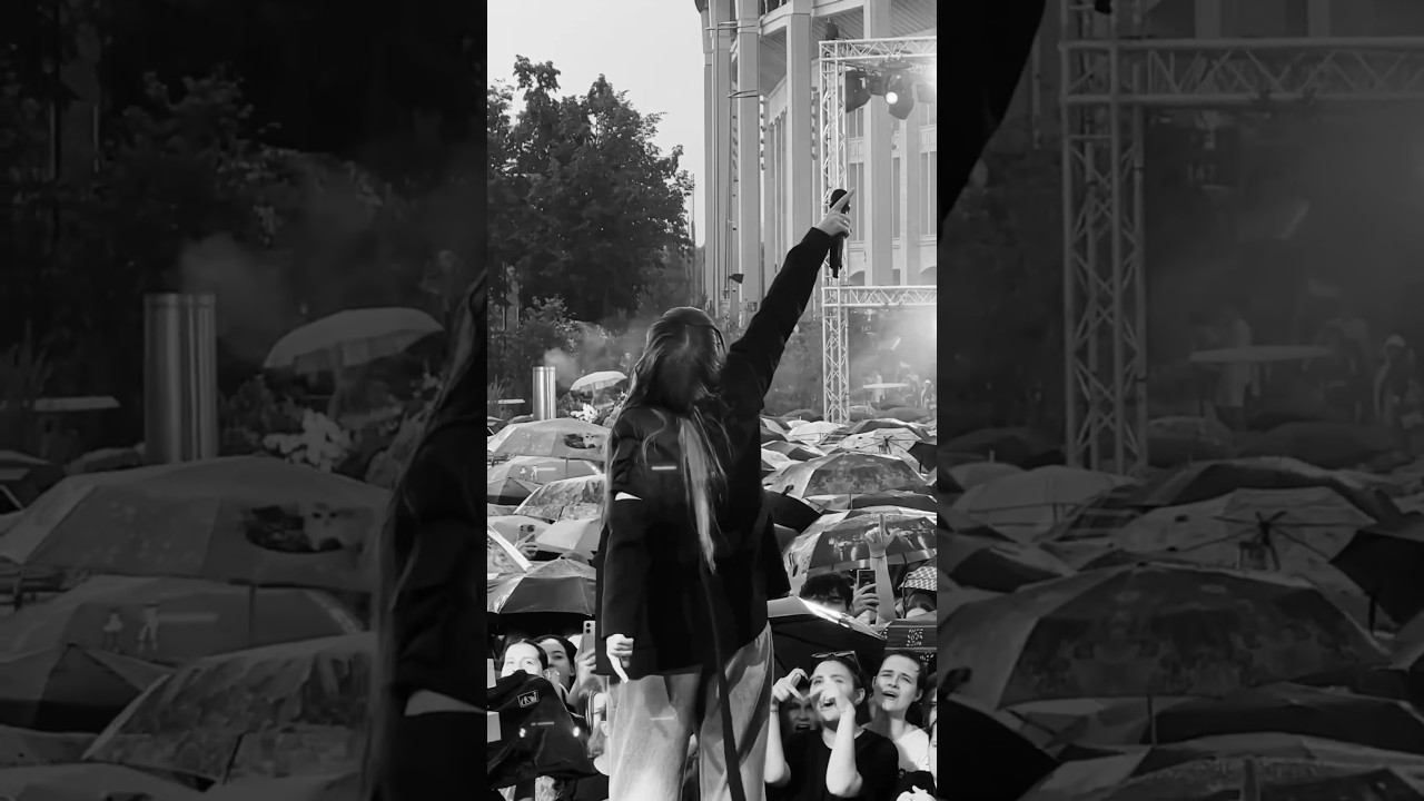 ЛУЖНИКИ ПОЮТ ГРОМЧЕ АРТИСТА #савичева #юлиясавичева смотреть онлайн