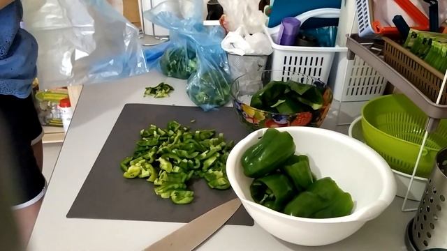 Заготовки на зиму / Что лежит в морозилке смотреть онлайн