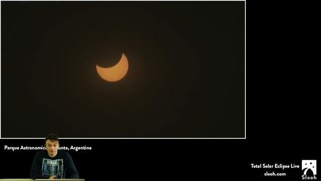 Прямой эфир: Солнечное затмение с комментарием астронома О.Угольникова 14.12.2020 смотреть онлайн