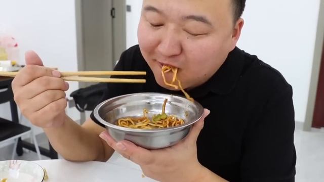 3 catties of pork belly, make braised pork belly noodles, spicy and strong｜Super Satisfying Mukbang смотреть онлайн