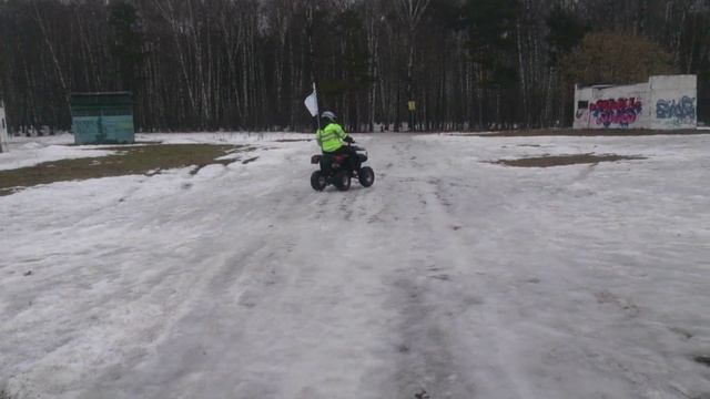 Покатушки на квадроцикле на льду смотреть онлайн