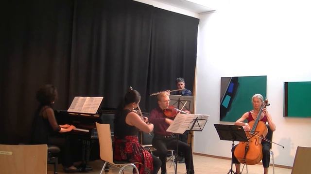 Symphony 104 (Menuet) of Joseph Haydn, arranged for flute, strings and piano смотреть онлайн