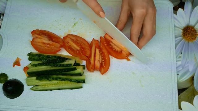 Обалденно вкусная и сочная шаурма(шаверма) в сырном лаваше с курицей. Простой рецепт? смотреть онлайн