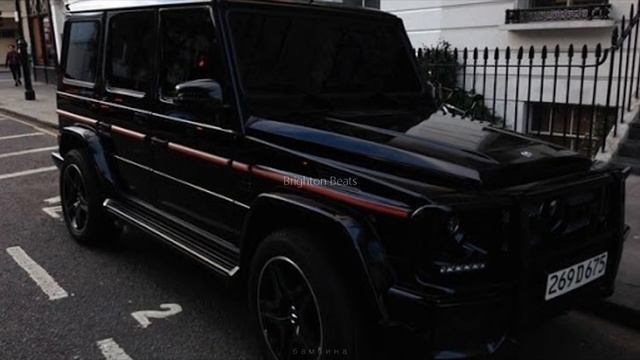 ?На высоких каблуках идёт модная бамбина?