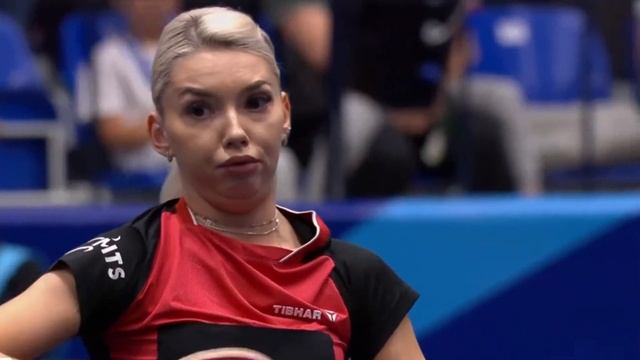 Бернадетте Сёч (Bernadette Szőcs) крупным планом