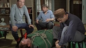 Могу снег чистить, кирпичи класть или переводчиком - английский я знаю.