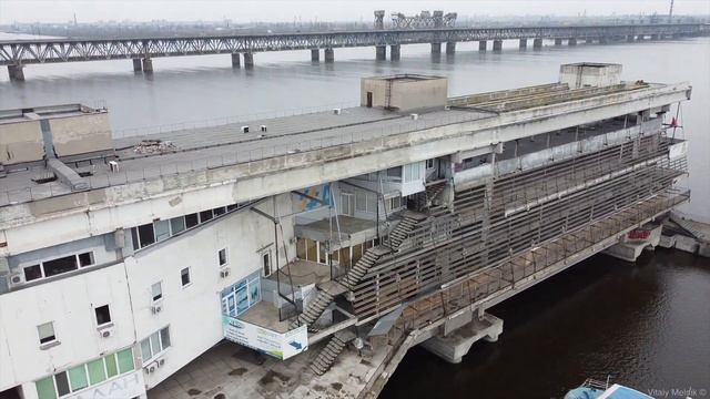 Днепр с высоты. Амурский мост. Остров Зелёный. Речной вокзал. Днепровский маслоэкстракционный завод смотреть онлайн