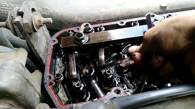 СЕРЫЙ DAF95XF, регулировка клапанов.Дальнобой и ремонт. смотреть онлайн