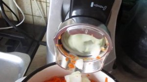 Работа электрической мясорубки Kenwood MG 516 с насадками для овощей, варианты нарезки