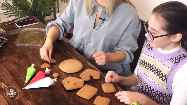 Собираем пряничную елку и домик! смотреть онлайн