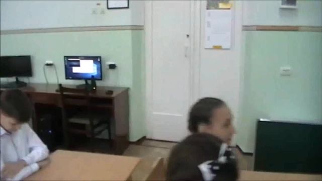 Флешмоб к празднику "День Матери" - "Я люблю маму" 8 А класс смотреть онлайн