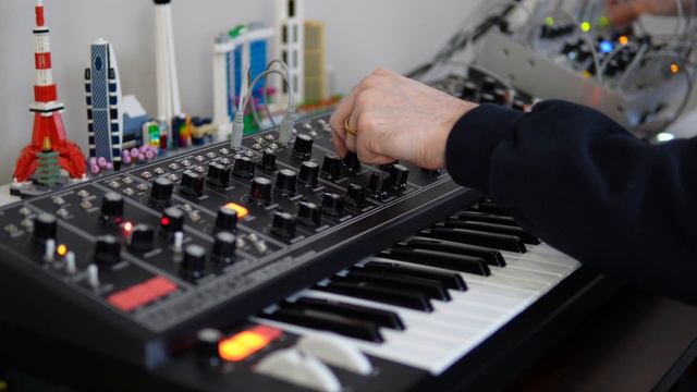 Plato's Cave // Modular Music Starring Moog Matriarch & Intellijel Eurorack смотреть онлайн