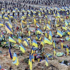 BBC News показаны переполненные кладбища ВСУ в Днепропетровске