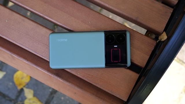 БЕЗУМИЕ с 24/1024 ГБ памяти. Обзор Realme GT5 и сравнение с GT3 смотреть онлайн