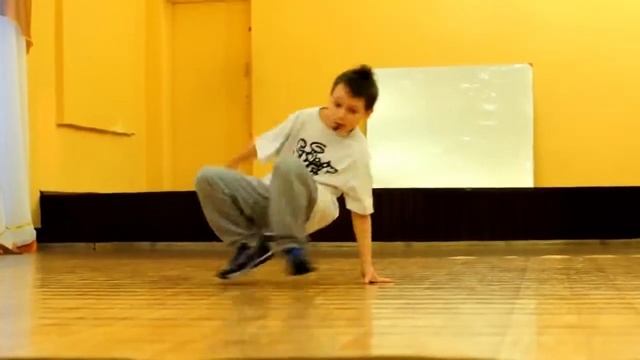 БРЕЙК ДАНС! Маленькие танцуют СУПЕР!!! смотреть онлайн
