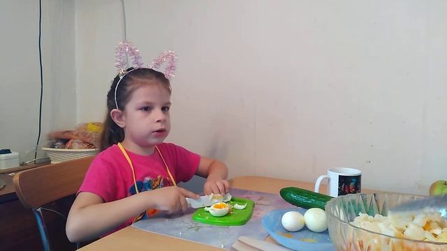 готовим дома с ребёнком салат "оливье" смотреть онлайн