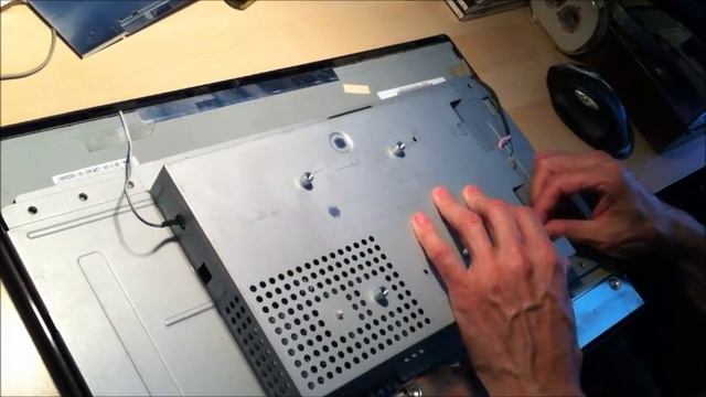 Samsung 225BW Capacitor replacement Part 2 смотреть онлайн