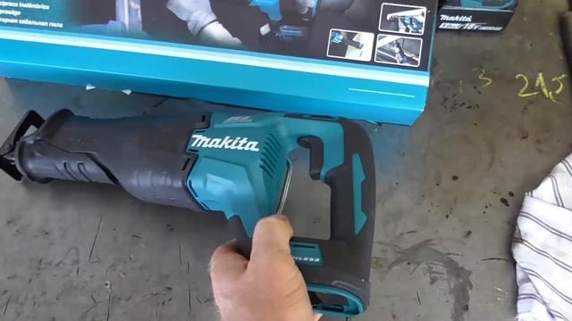 Makita DJR187Z unboxing