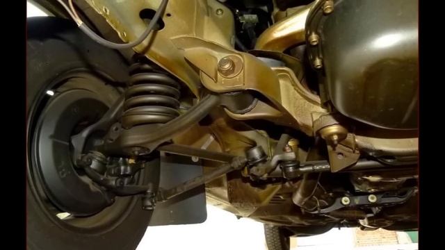 В старом гараже обнаружили новый Mercedes E-class W123, законсервированный 30 лет назад.