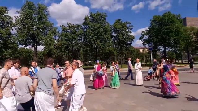 Москва ВДНХ Кришнаиты танцуют смотреть онлайн