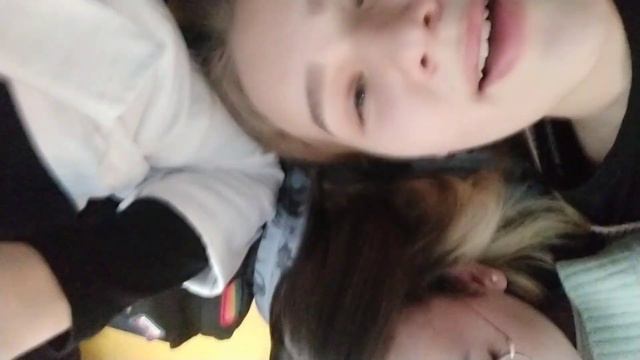 кидаем снег с окна на людей смотреть онлайн