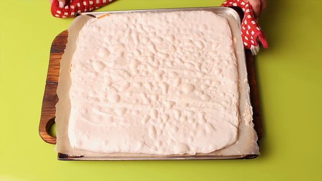 ФРУКТОВЫЙ ДЕСЕРТ. МЕРЕНГОВЫЙ РУЛЕТ смотреть онлайн