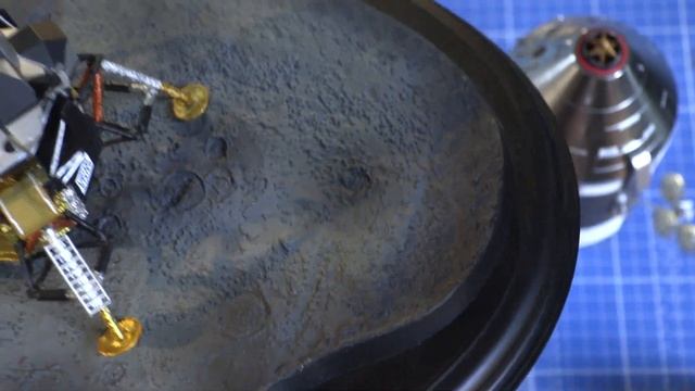Обзор космических кораблей Apollo-11 в трех масштабах и немного доработанная модель вертолета Ми-2 смотреть онлайн