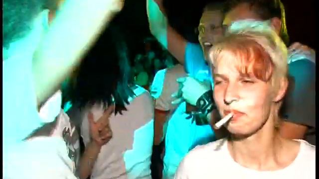 Tanzpeitsche's "Zicke Zacke (Feiert Ihr Schweine)" live @ Made In Germany Party Teil 2 смотреть онлайн