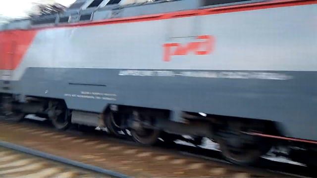 ЭП20-014 со скорым поездом №108Я/095 "Москва-Вологда/ Кострома" смотреть онлайн
