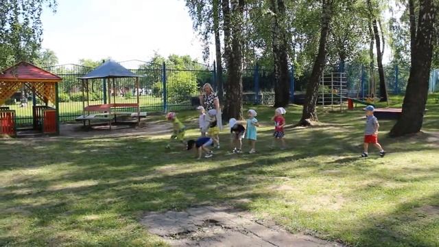 Прогулка во второй младшей группе смотреть онлайн