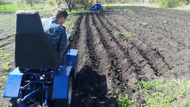 переломка 4х4. Нарезка борозд под посадку картофеля смотреть онлайн