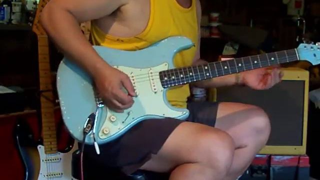 Fernandes LAWSUIT RELIC STRATOCASTER 1962 sonic blue смотреть онлайн