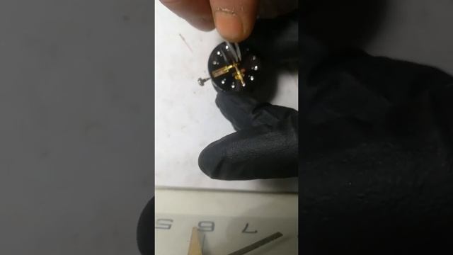 Установка стрелок на часы Ориент. смотреть онлайн