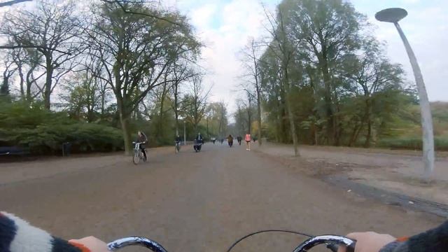 Bike commuters in Amsterdam - The Daily Commute смотреть онлайн
