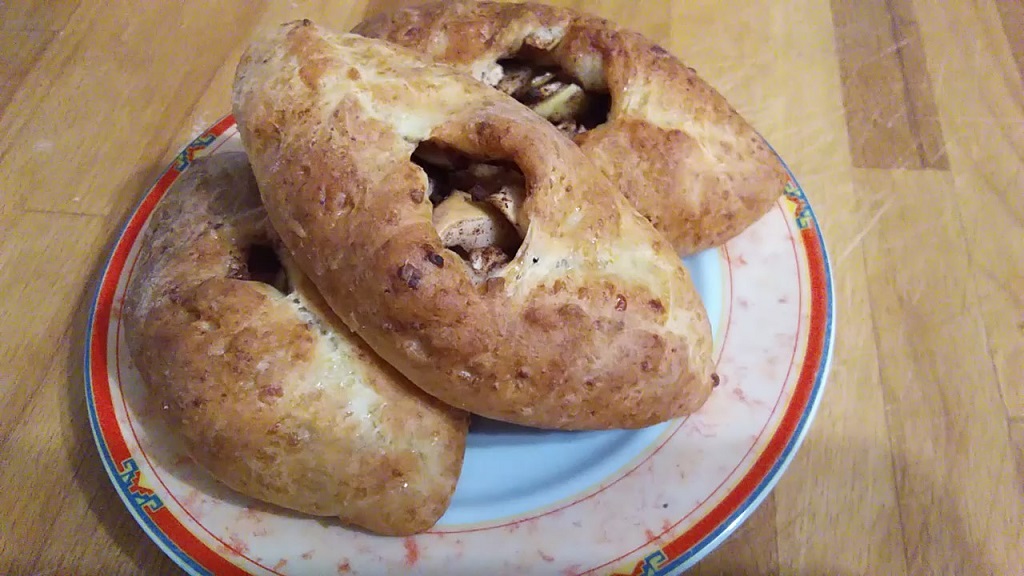 Печем  из творожного теста пирожки с яблоком.mp4