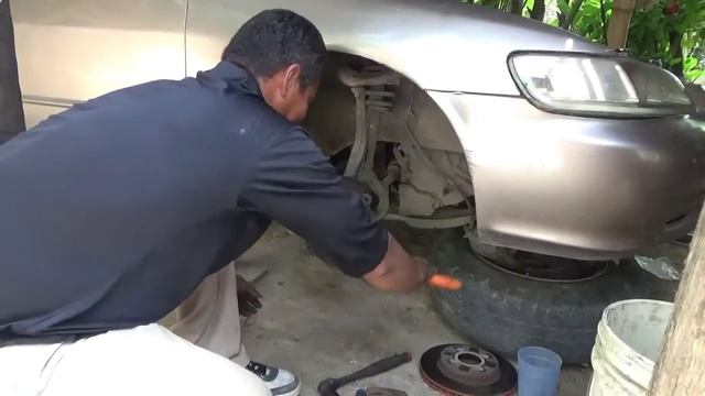 Desperfectos en llantas delanteras honda Accord 2001 смотреть онлайн
