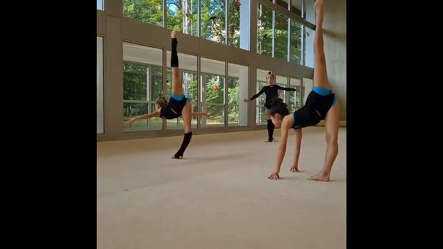 Что такое КОМБИНИРОВАННЫЕ ПОВОРОТЫ в художественной гимнастике 22-24? смотреть онлайн